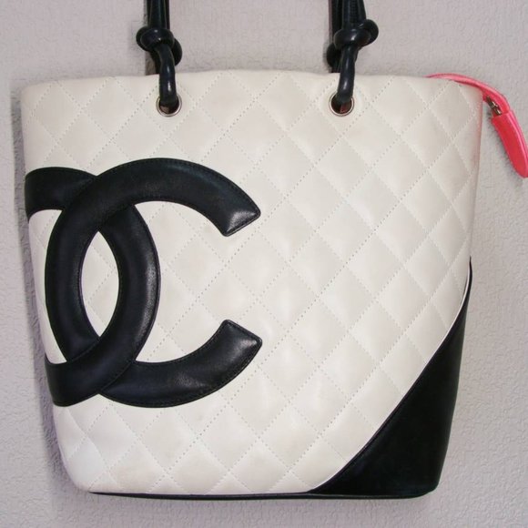 CHANEL QUILTED BAG - Picture 1 of 2